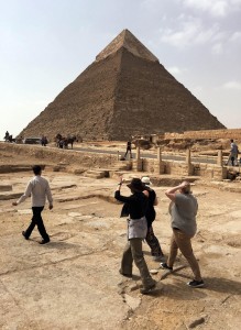 Brandi with the other two EES scholarship recipients Laura and Ellie looking towards the pyramid of Khafra at the Giza Plateau, Egypt.